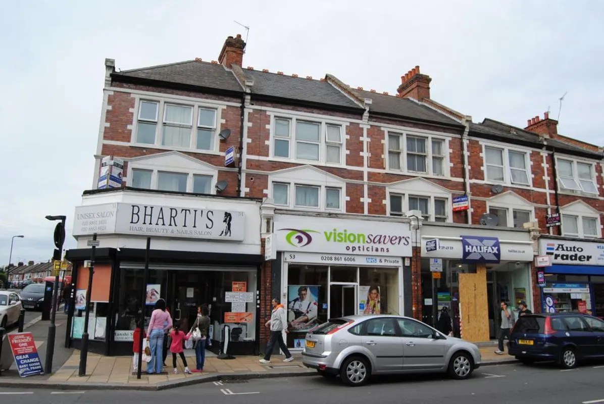 Flat High Street in Greater London