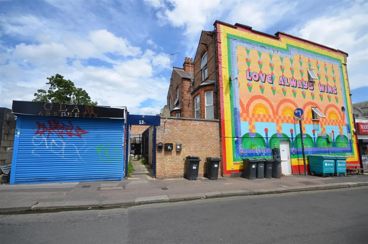 Flat High Street in Greater London