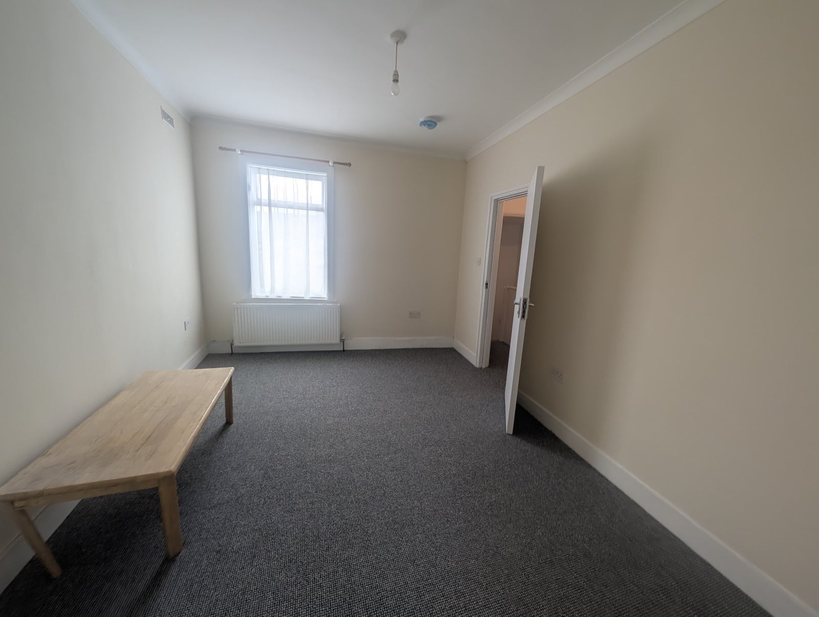 Flat Gladstone Road in Greater London