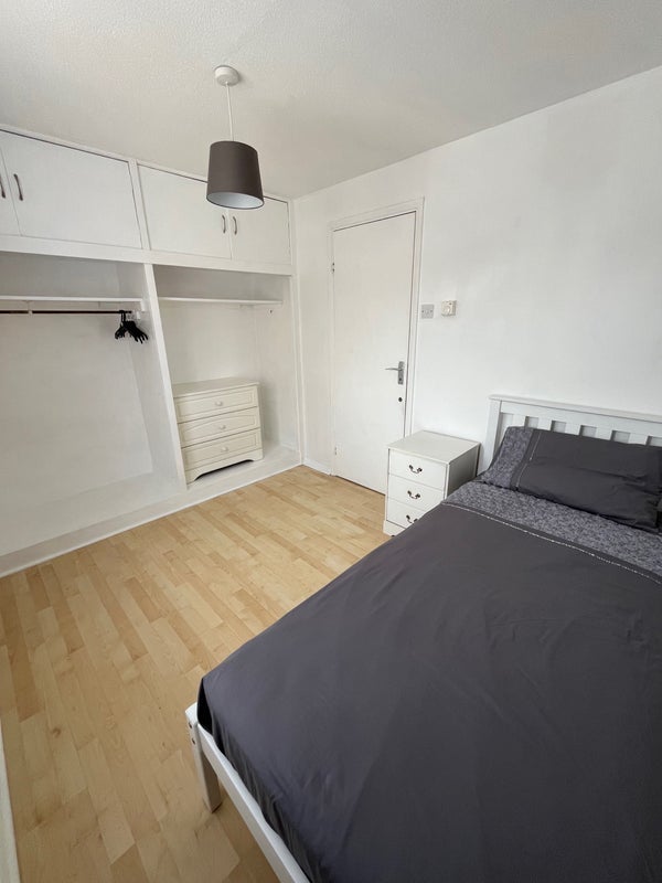 Room Coopers Close in Greater London