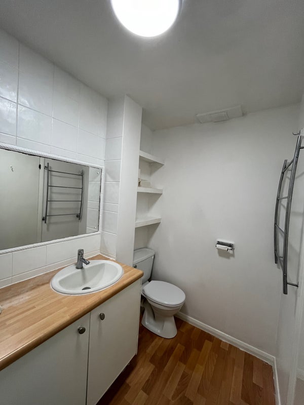 Room Coopers Close in Greater London