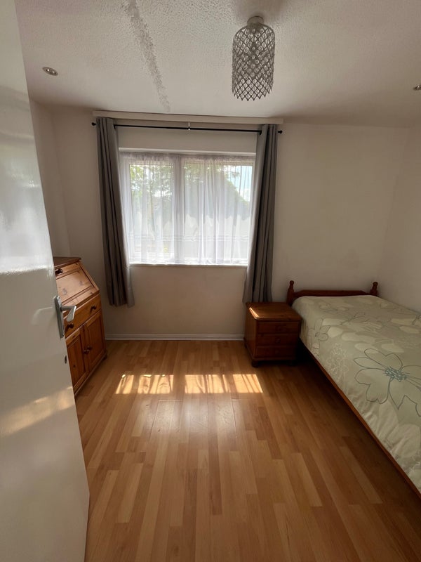 Room Coopers Close in Greater London