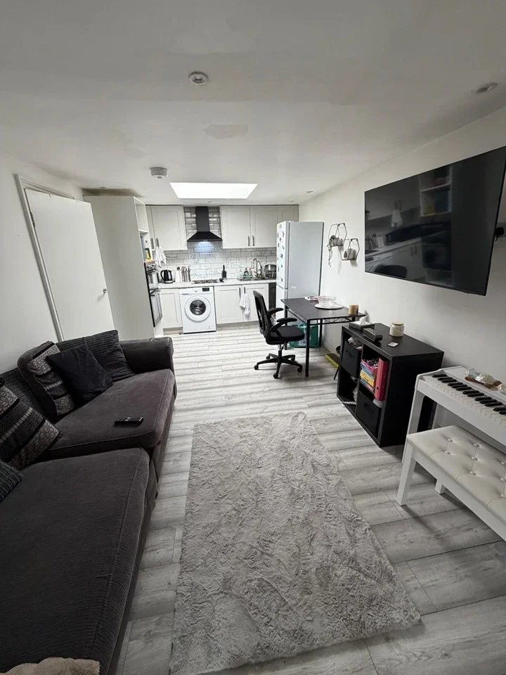 Flat Culverley Road in Greater London