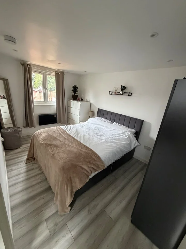 Flat Culverley Road in Greater London