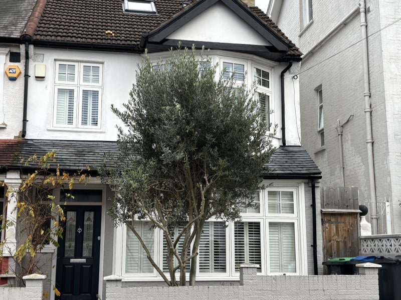 Room Manchester Road in Greater London