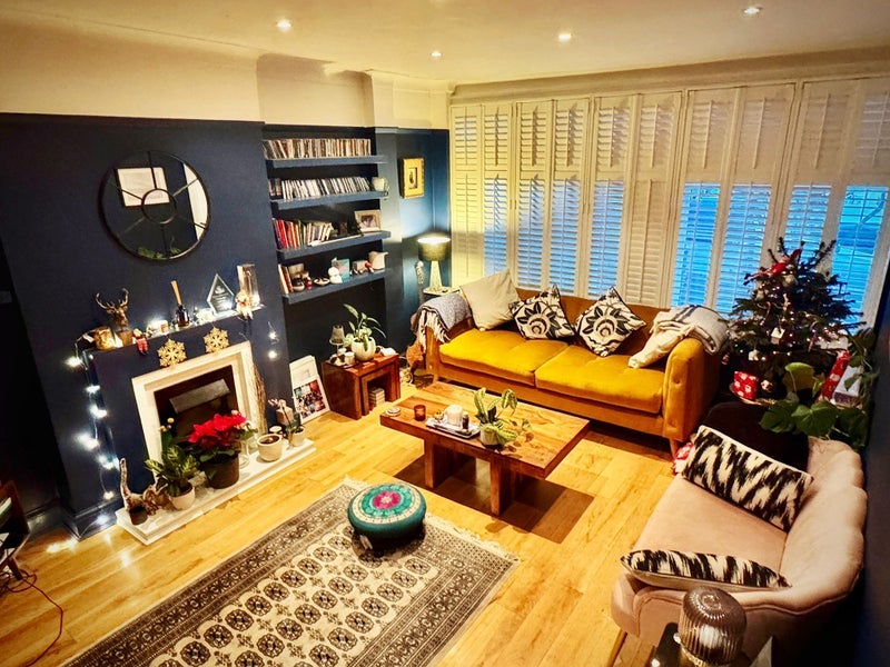 Room Manchester Road in Greater London