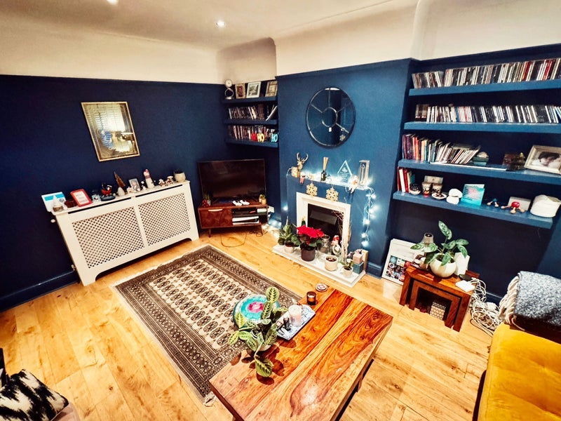 Room Manchester Road in Greater London