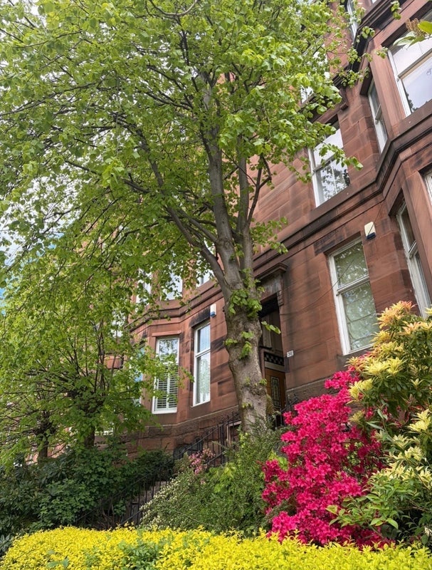 Room Airlie Street in Glasgow