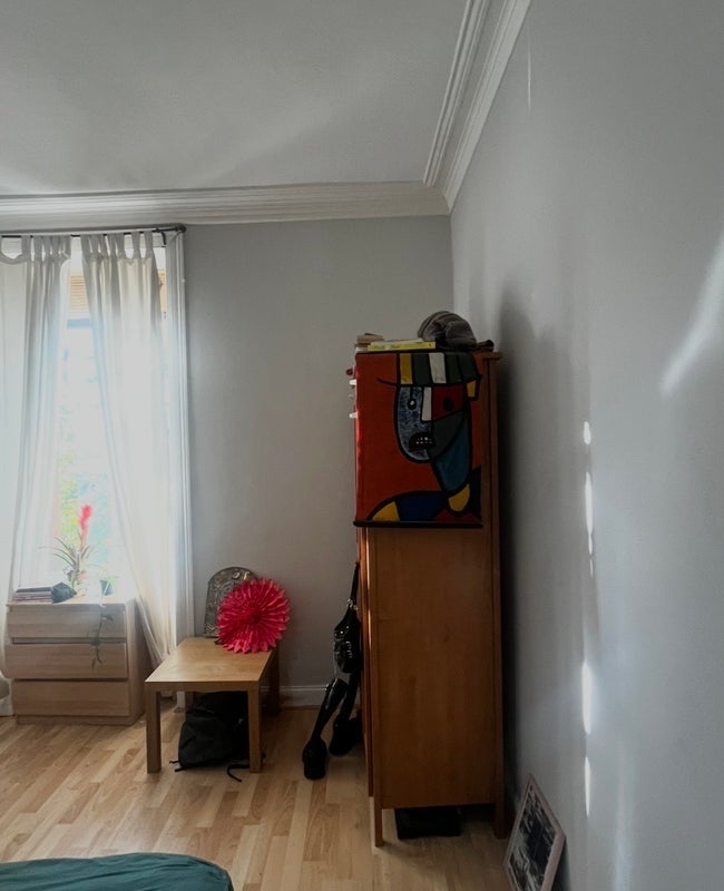 Room Airlie Street in Glasgow
