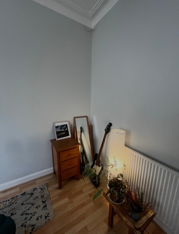 Room Airlie Street in Glasgow