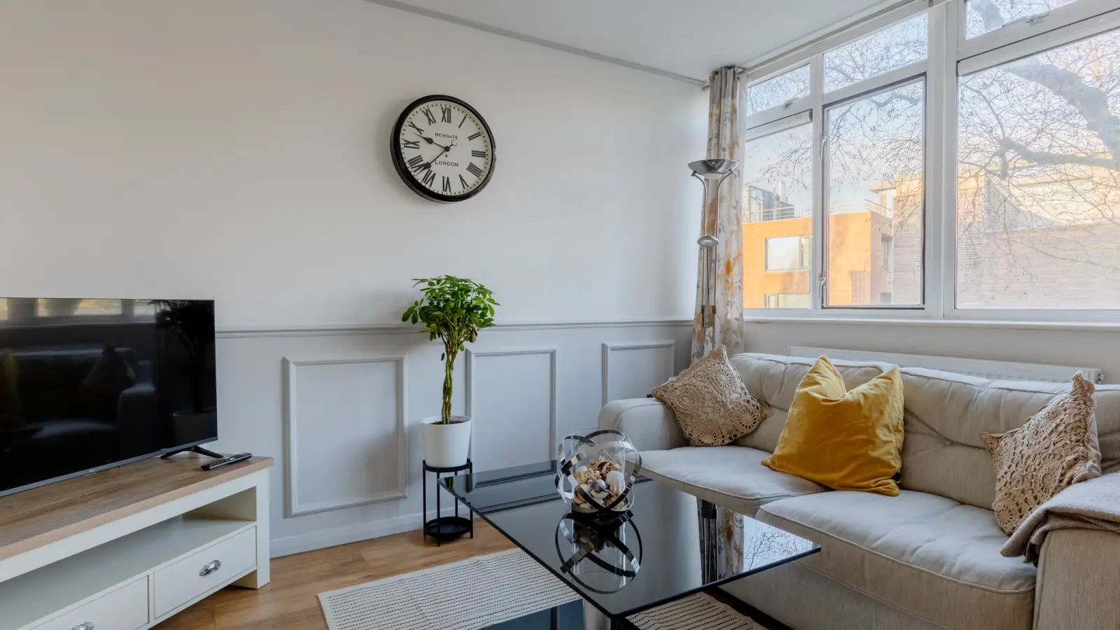 Flat Harrow Road in City of Westminster