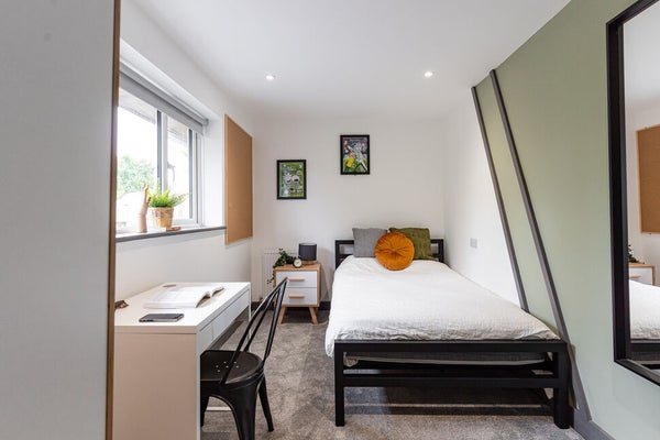 Flat Montgomery Close in Winchester