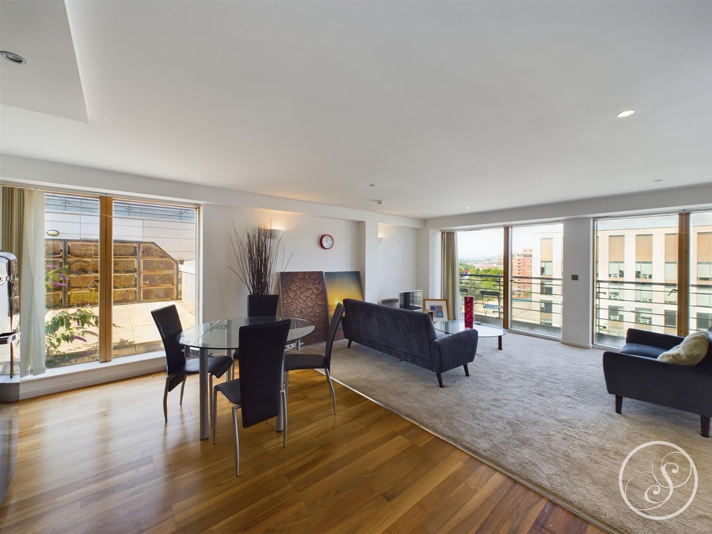 Flat Whitehall Riverside in Leeds