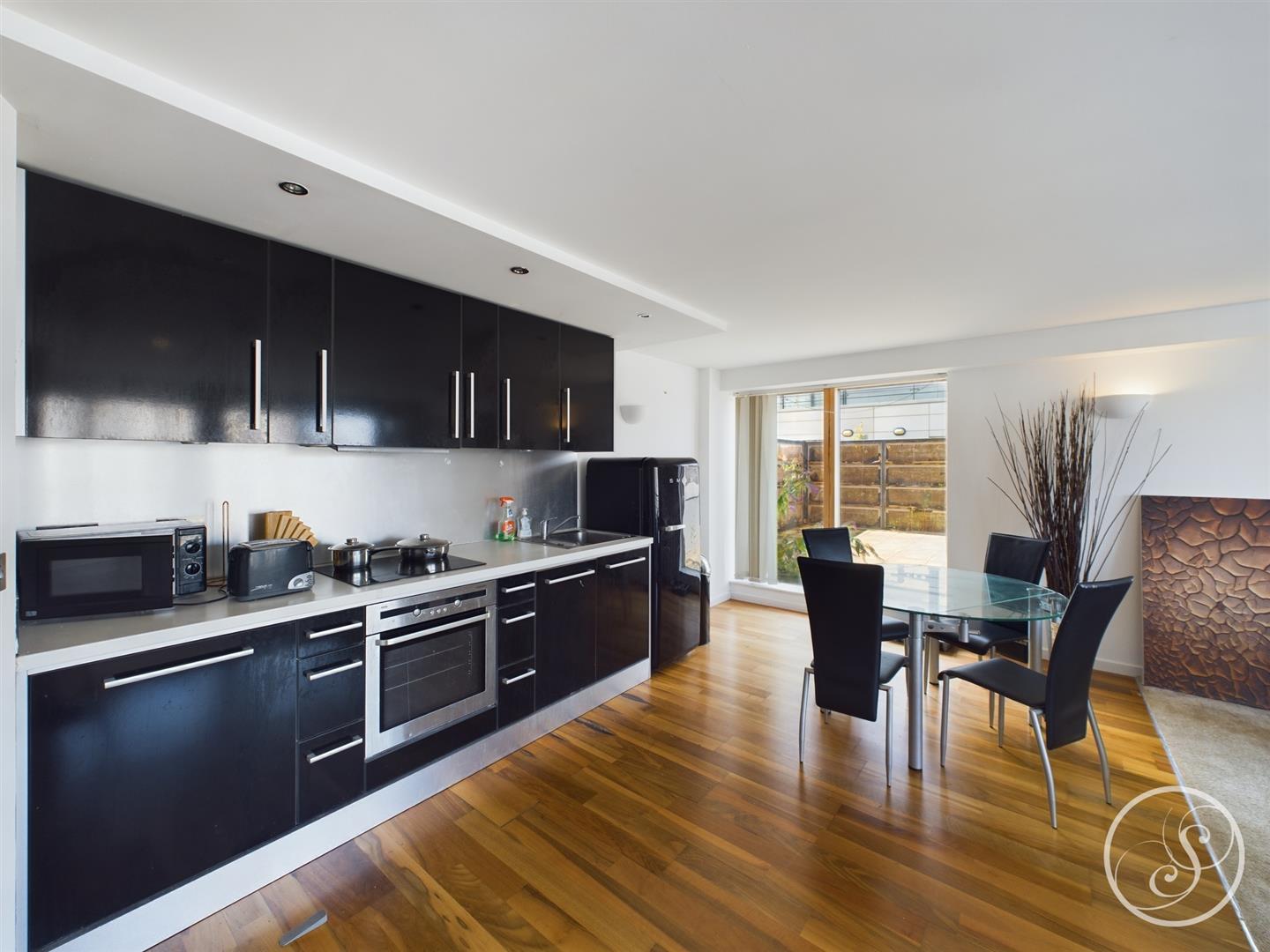 Flat Whitehall Riverside in Leeds