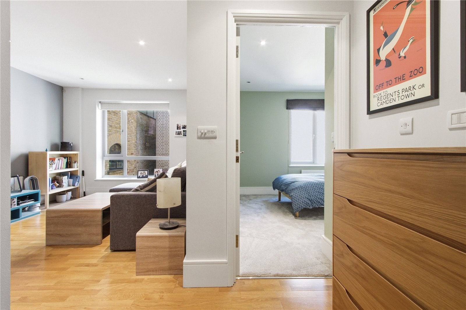 Flat Albion Yard in Greater London