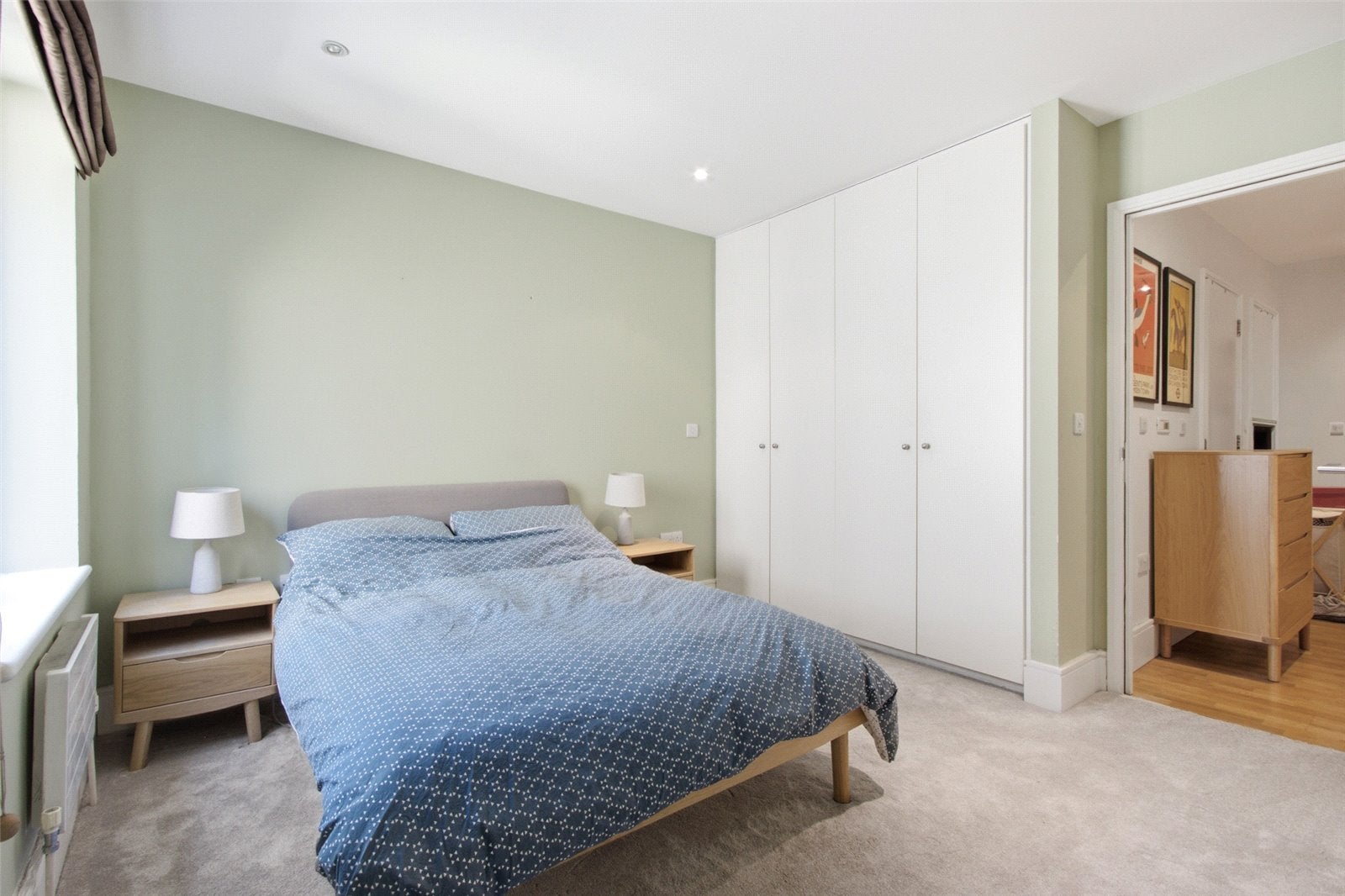 Flat Albion Yard in Greater London