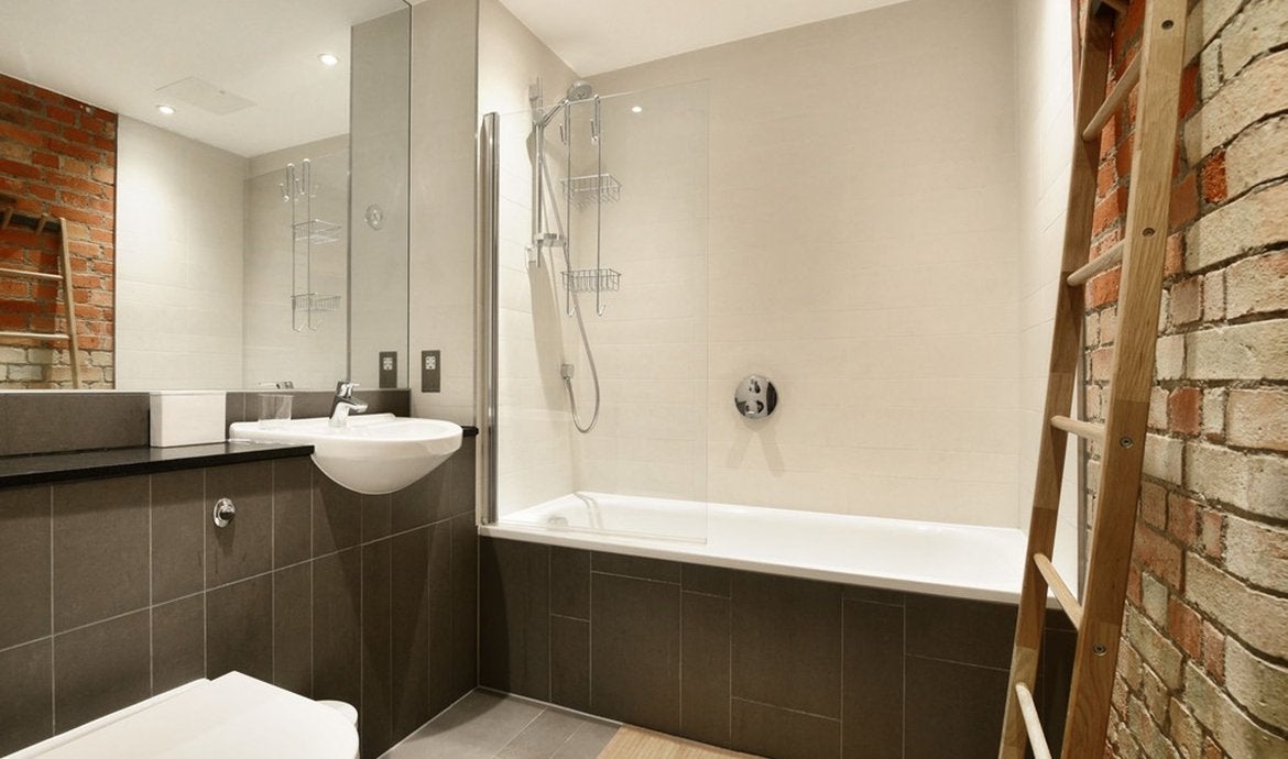 Flat Spa Road in Greater London