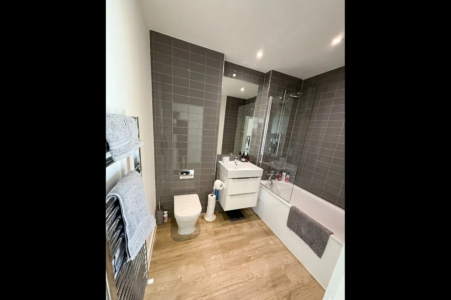 Flat Batavia Road in Greater London