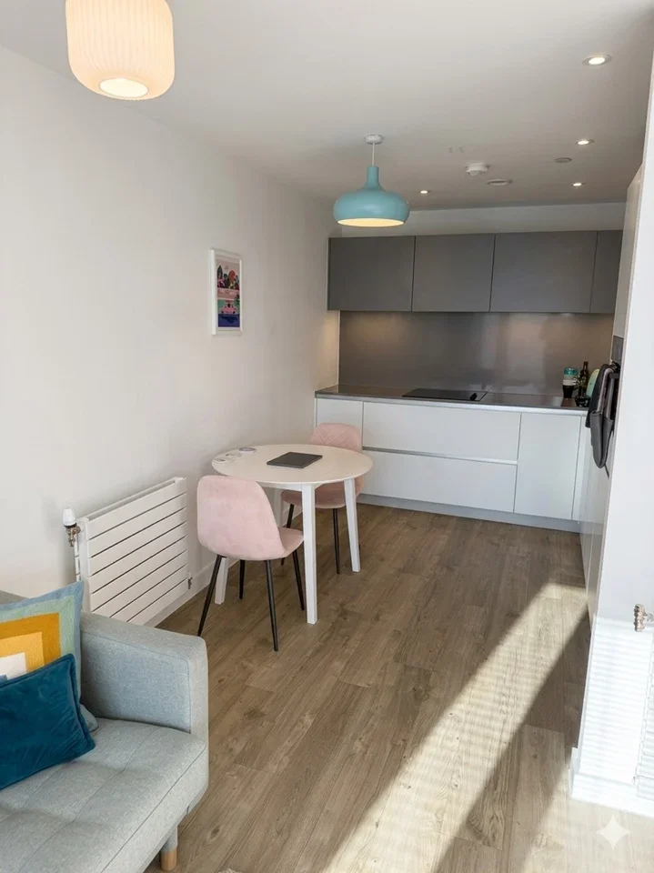 Flat Batavia Road in Greater London