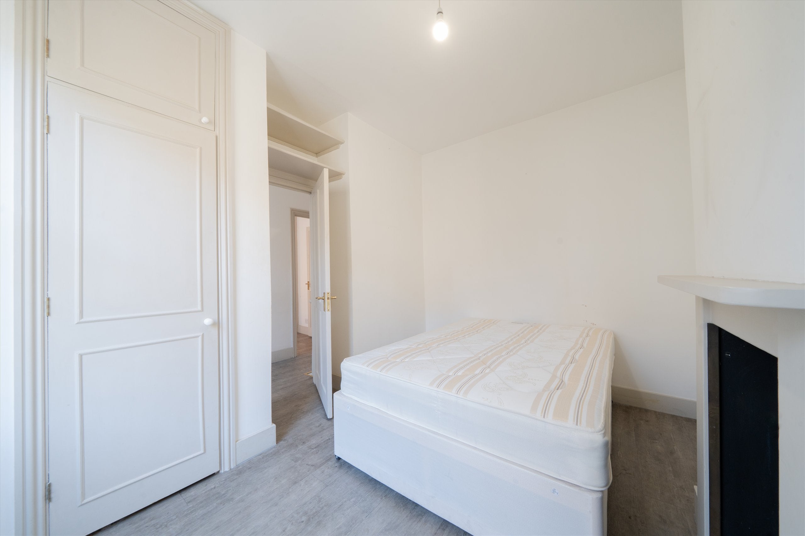 Flat Russell Gardens Mews in Greater London