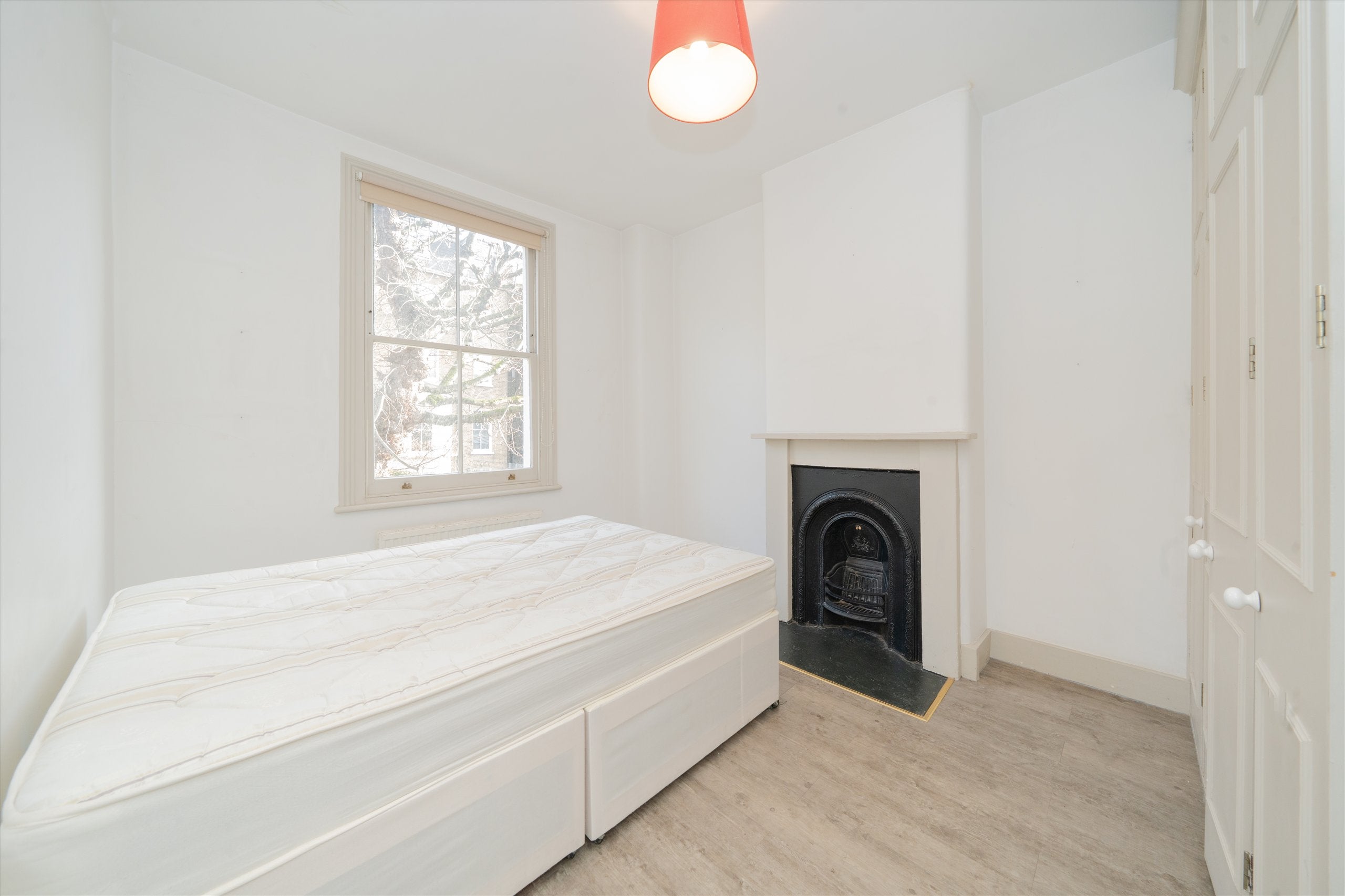 Flat Russell Gardens Mews in Greater London