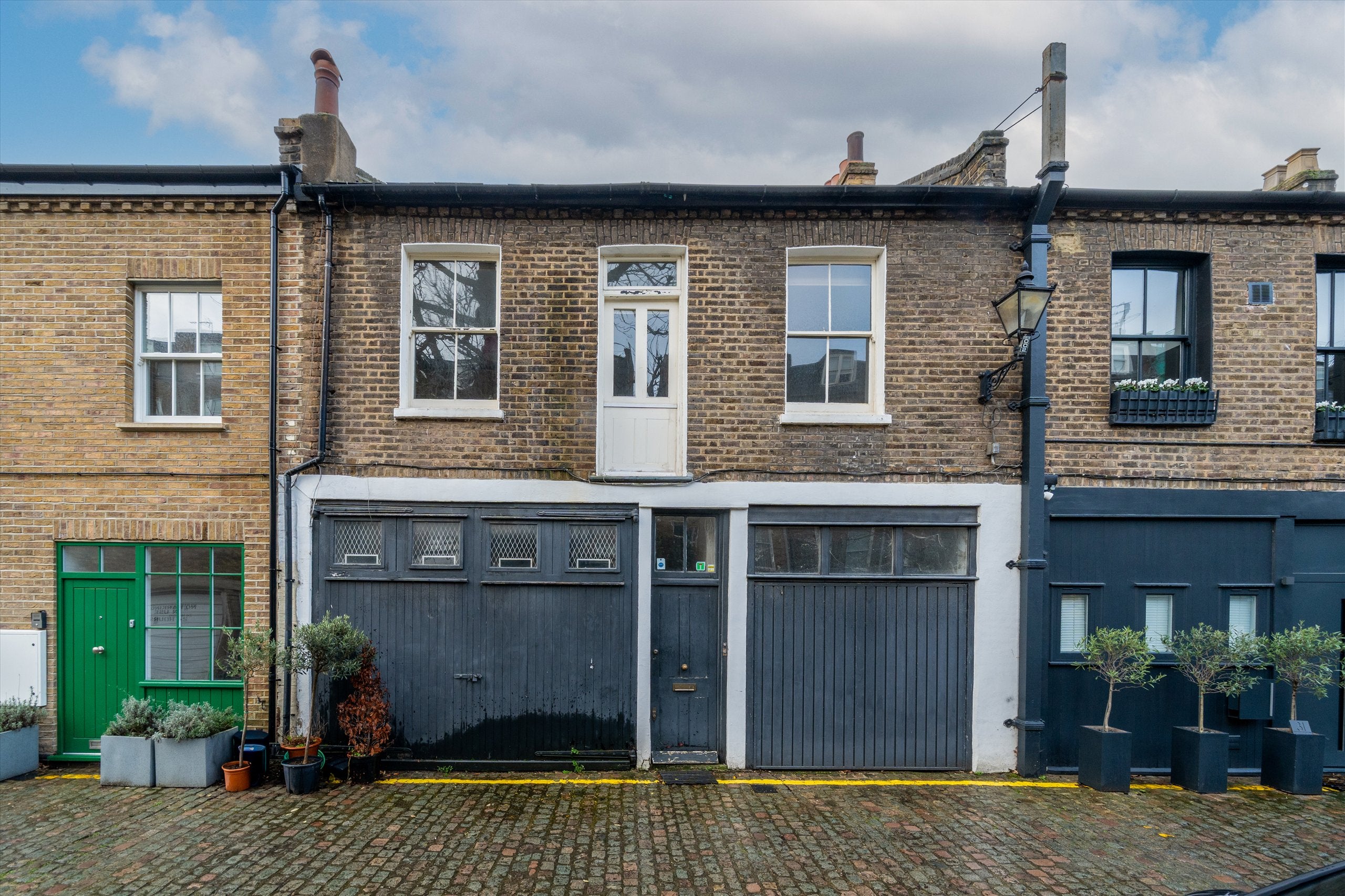 Flat Russell Gardens Mews in Greater London