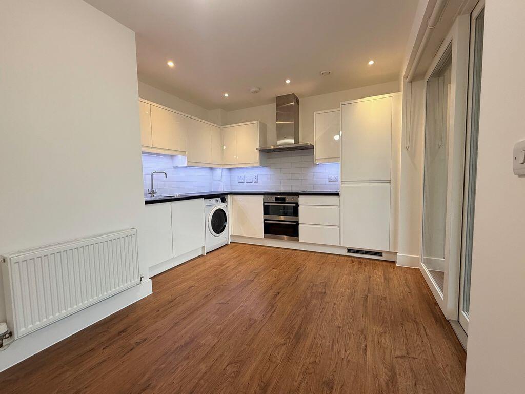 Flat Lismore Boulevard in Greater London