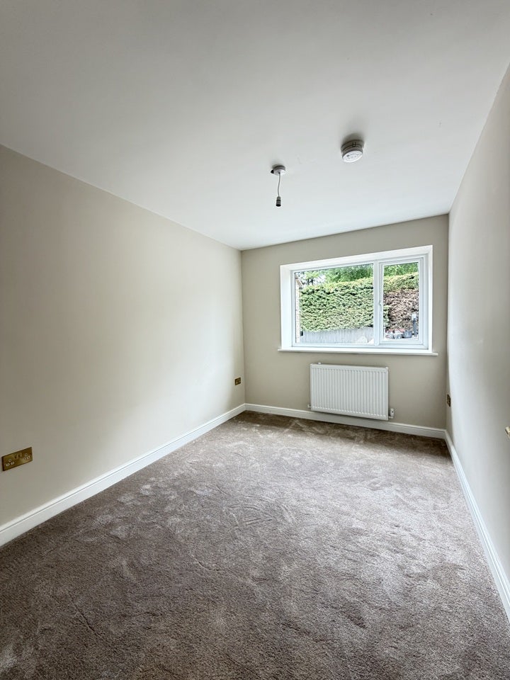 Flat Bramley Lane in Yateley
