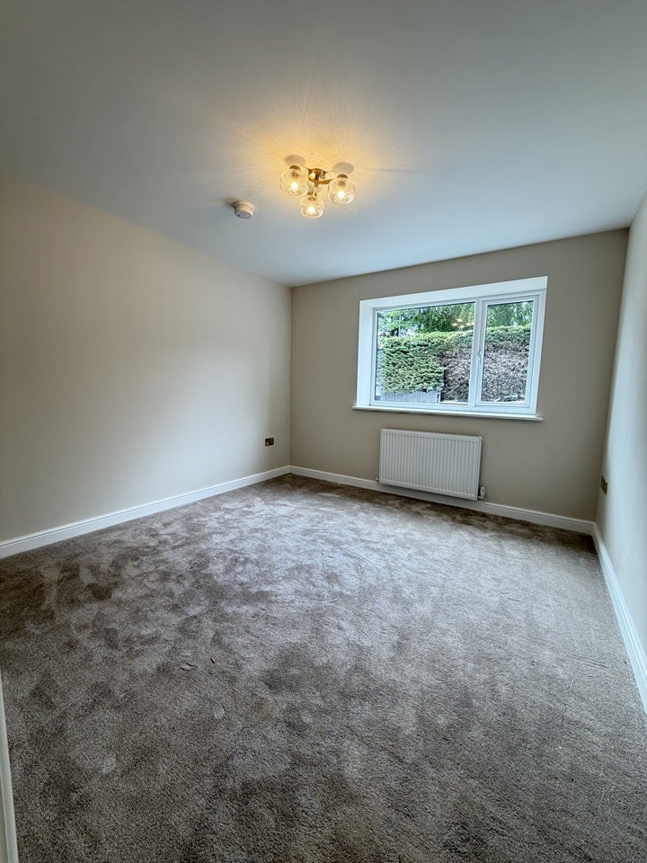 Flat Bramley Lane in Yateley