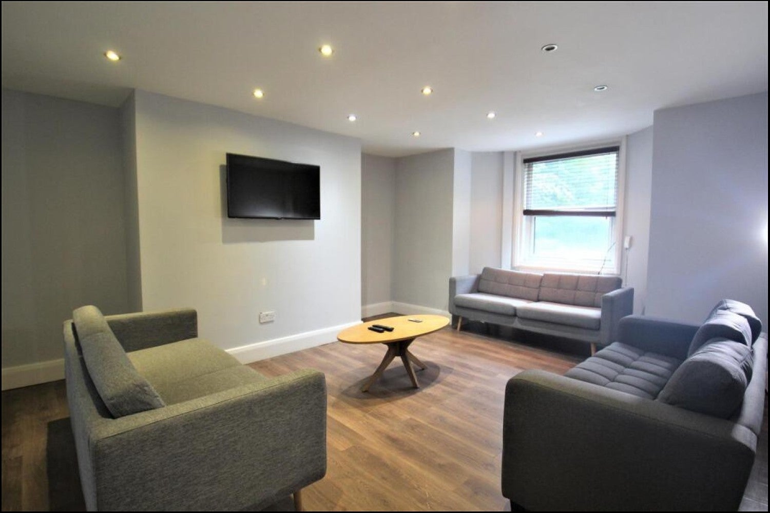 Room Hyde Park Road in Leeds