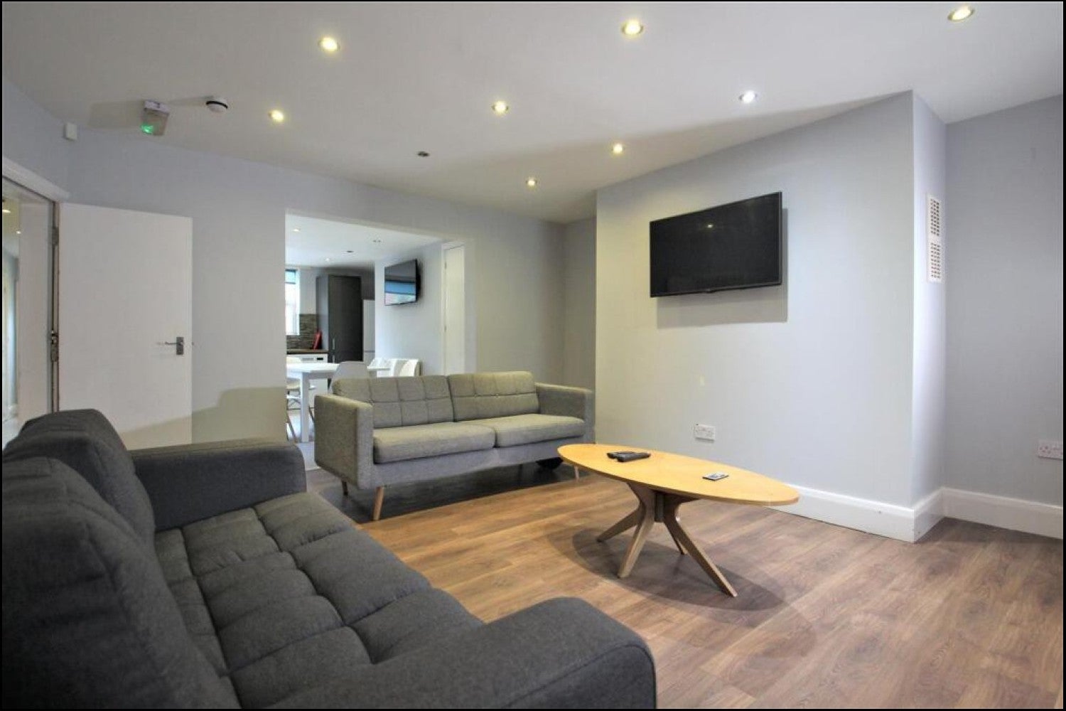 Room Hyde Park Road in Leeds