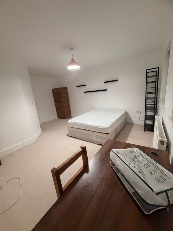 Room Marlborough Road in Greater London