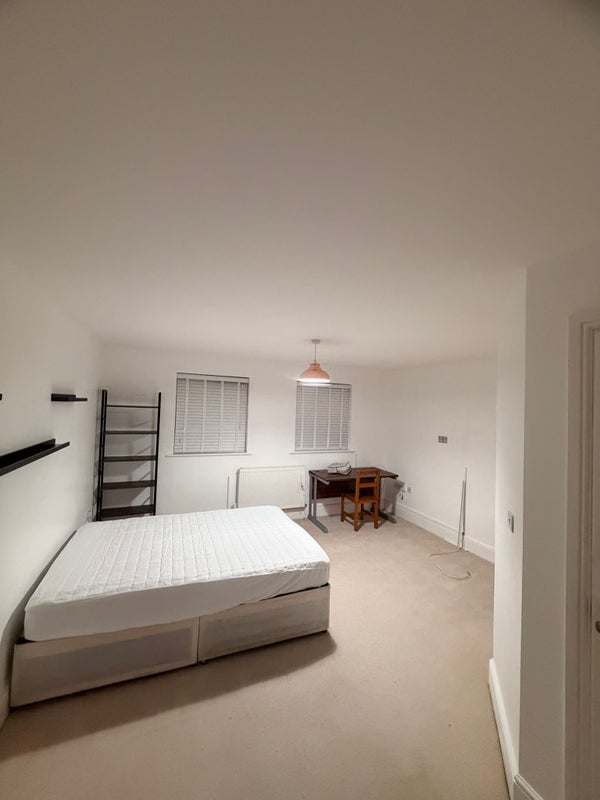 Room Marlborough Road in Greater London