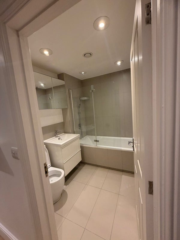 Room Marlborough Road in Greater London