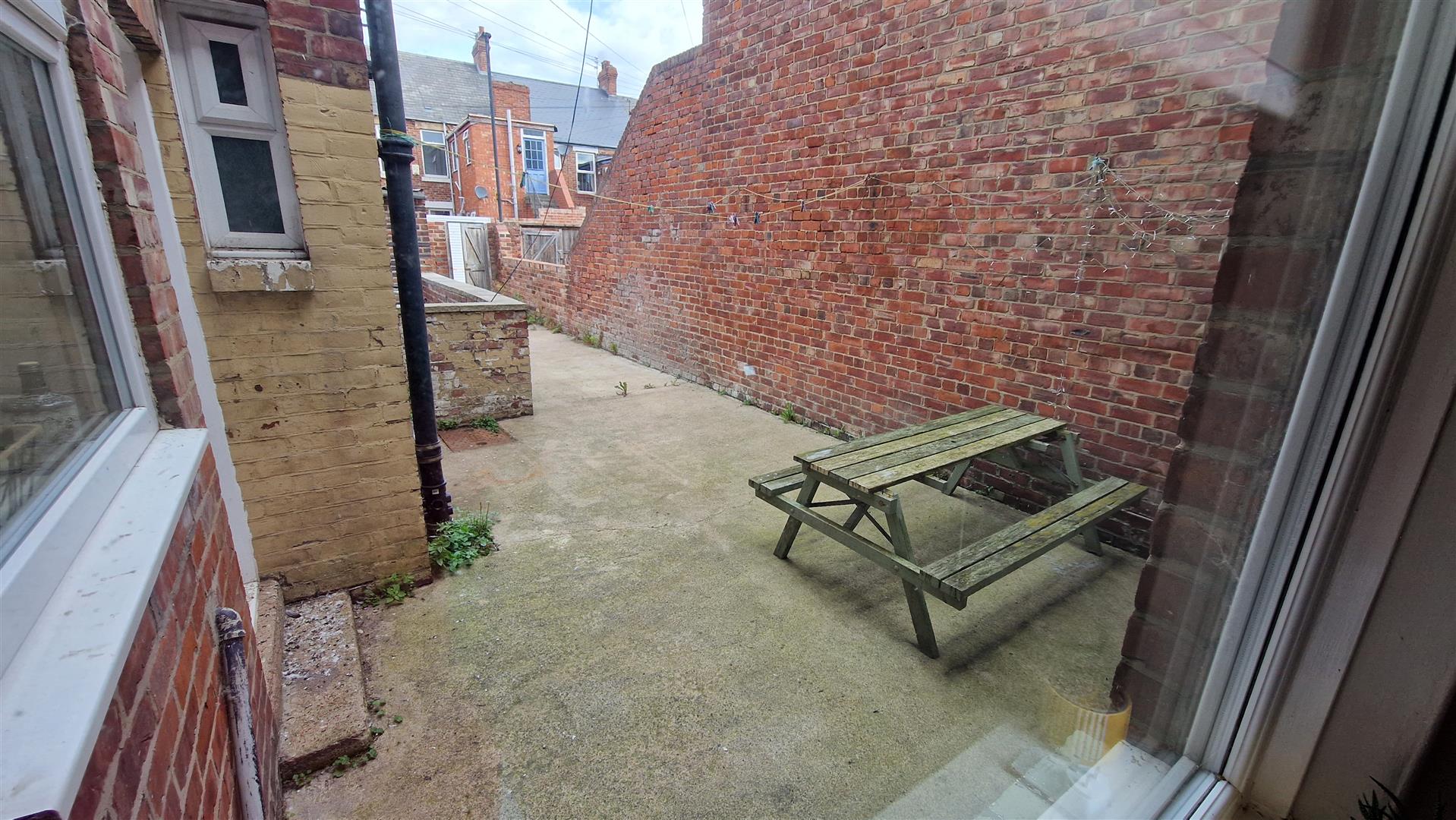 Flat Rothbury Terrace in Newcastle upon Tyne