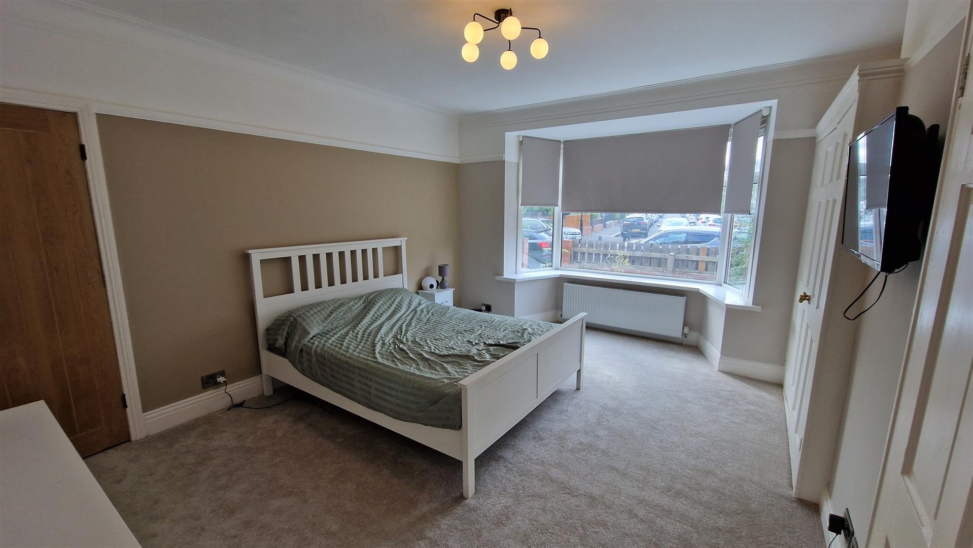 Flat Rothbury Terrace in Newcastle upon Tyne