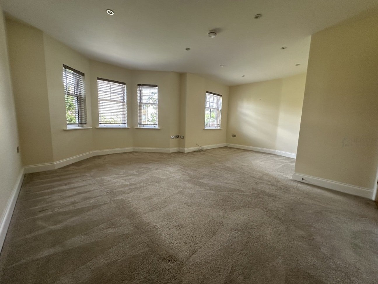 Flat Kingston Road in Mole Valley