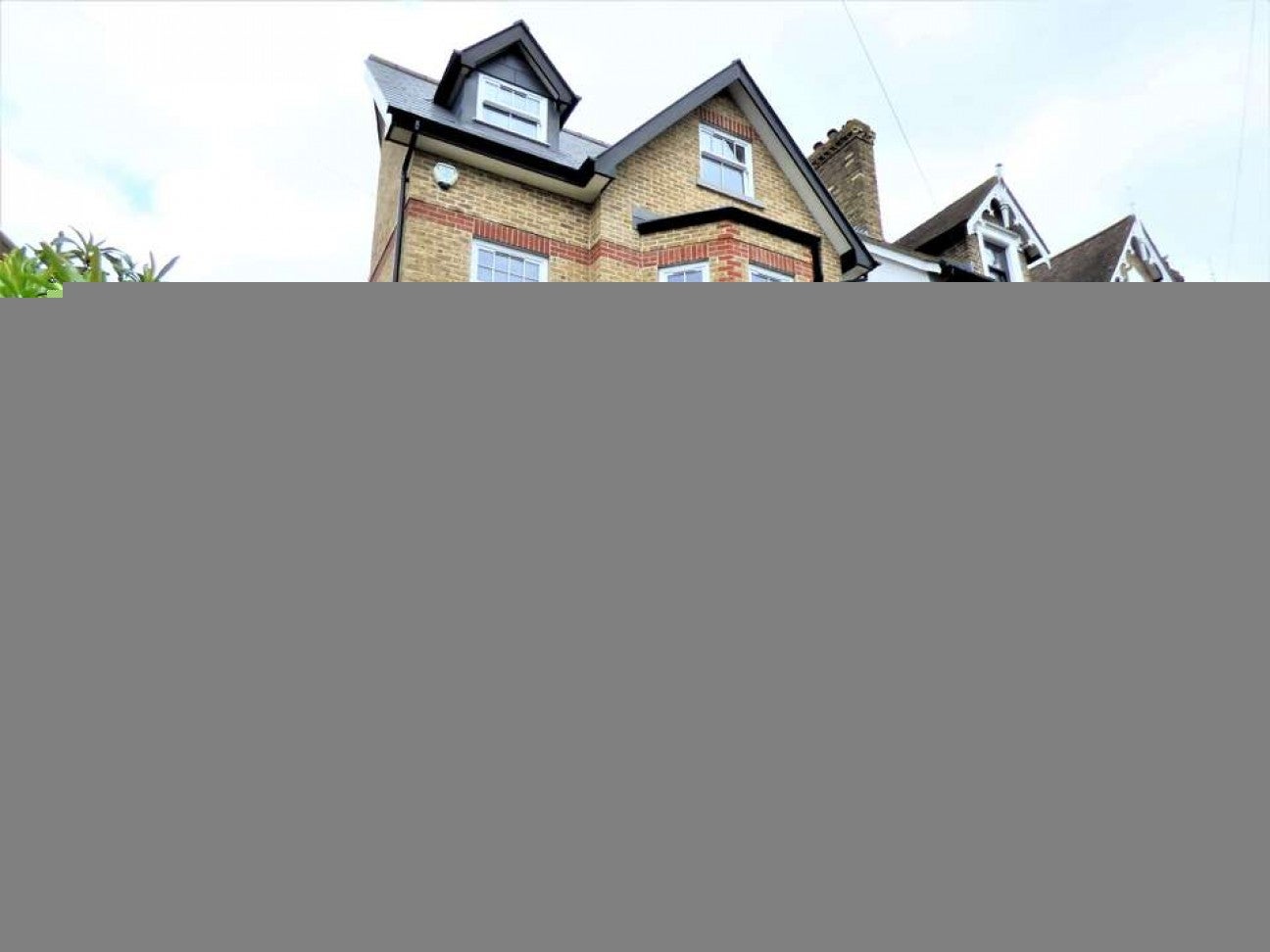 Flat Kingston Road in Mole Valley