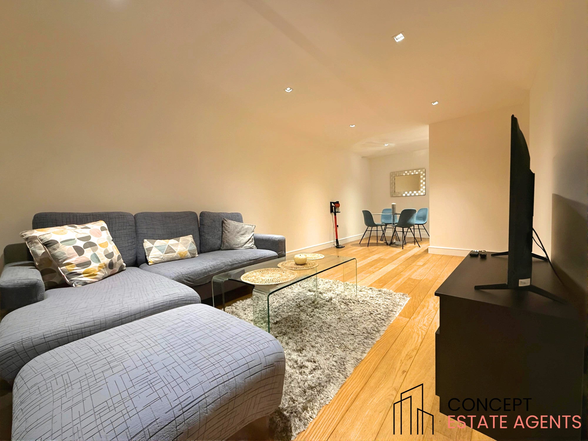 Flat Victoria Square in Greater London