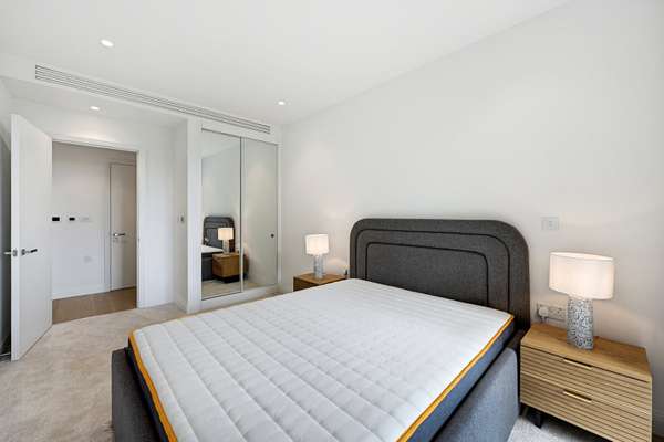 Flat William Morris Way in Greater London