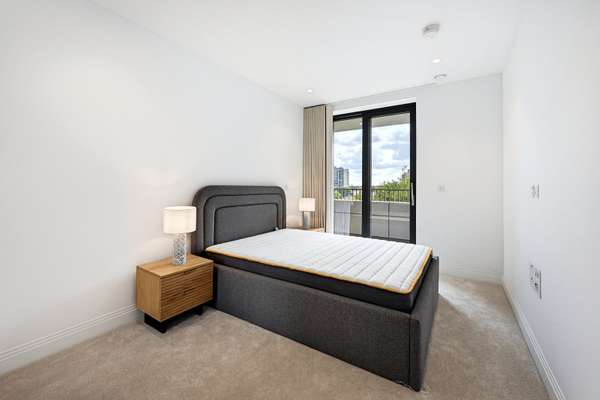Flat William Morris Way in Greater London