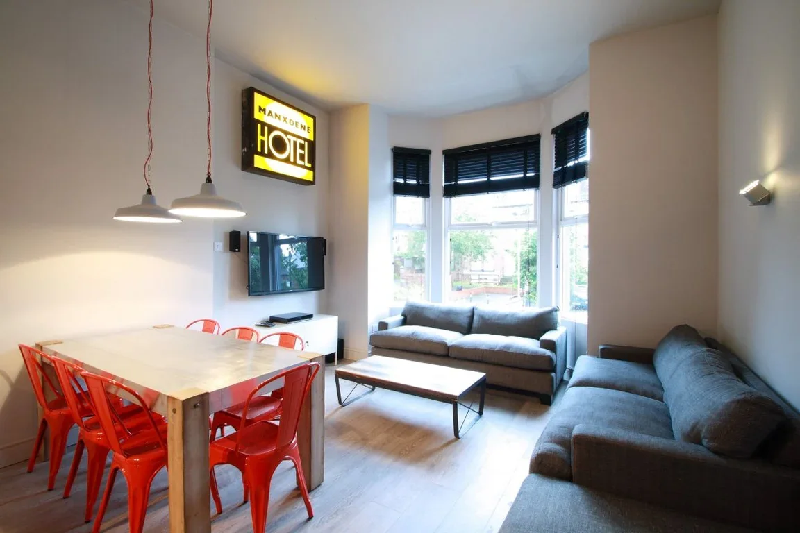 Room Woodsley Road in Leeds
