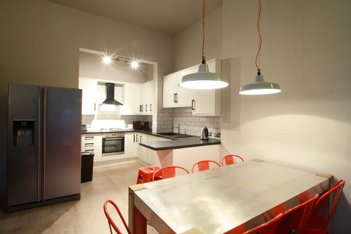 Room Woodsley Road in Leeds