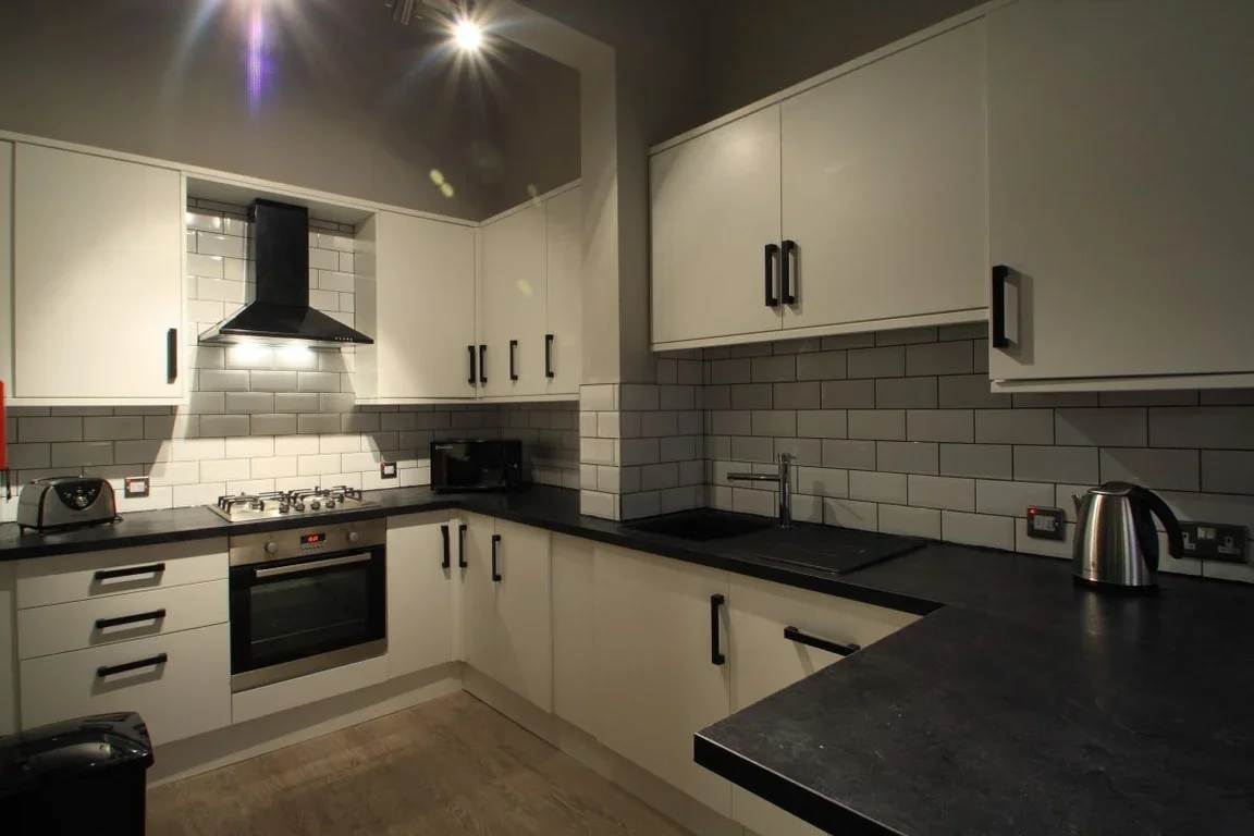 Room Woodsley Road in Leeds