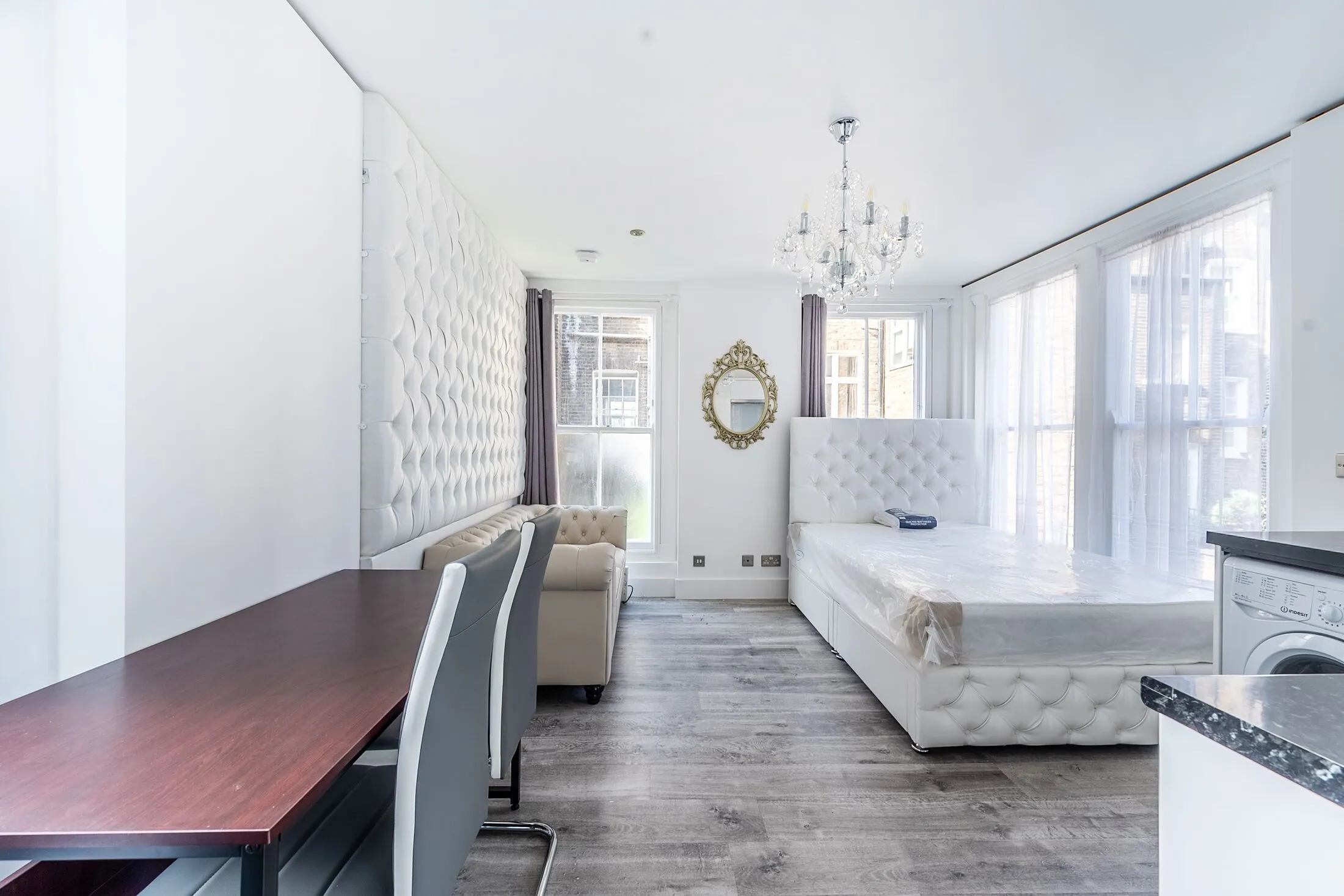 Flat Moreton Place in City of Westminster