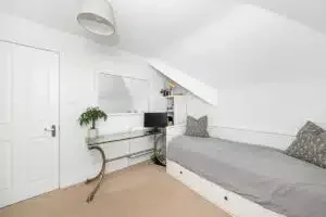 Flat Northampton Road in Greater London