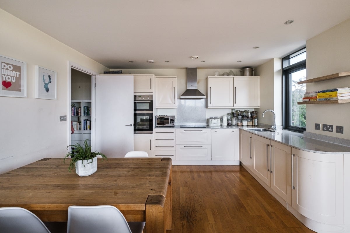 Flat Seven Sisters Road in Greater London