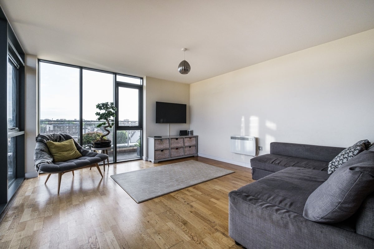 Flat Seven Sisters Road in Greater London