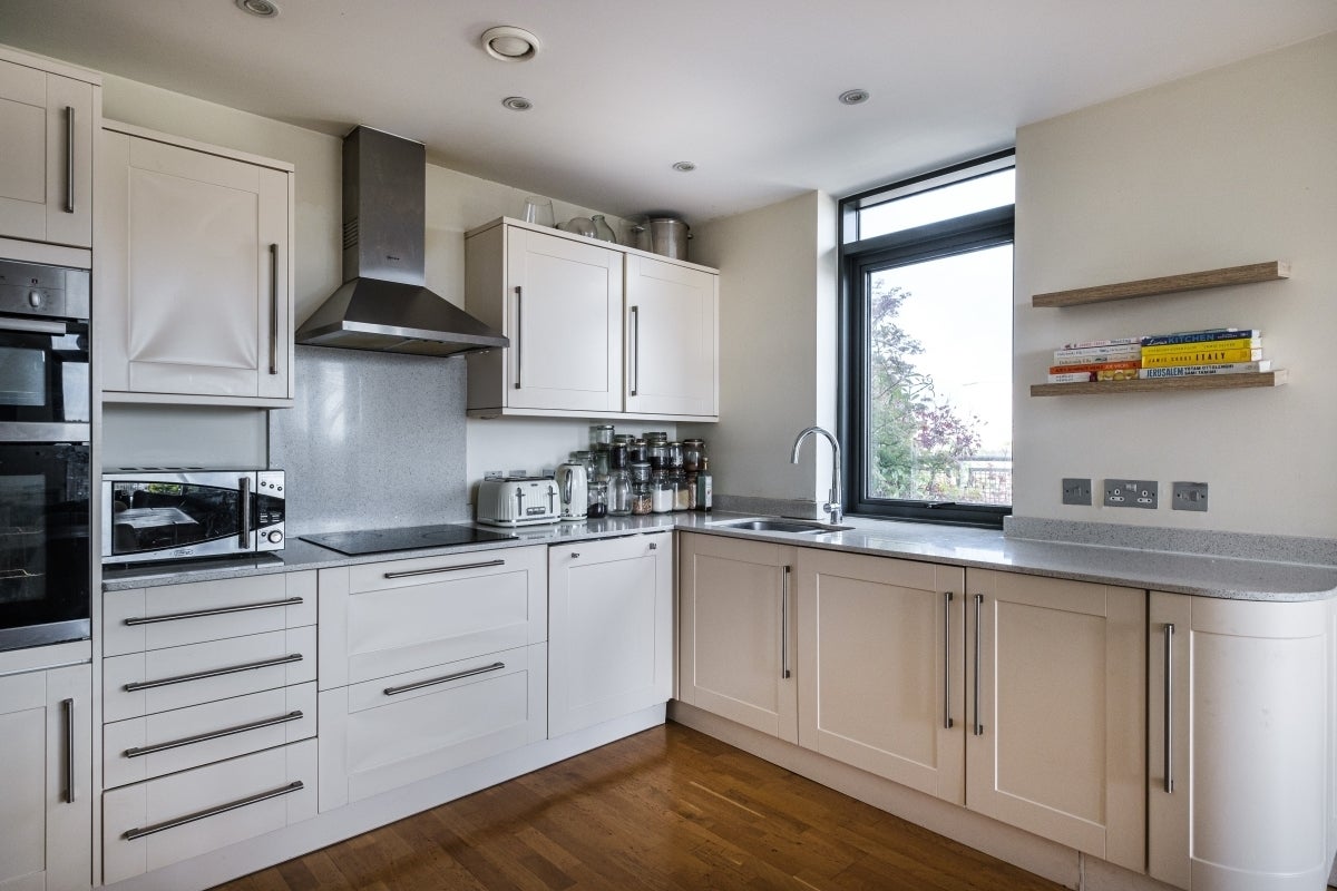 Flat Seven Sisters Road in Greater London