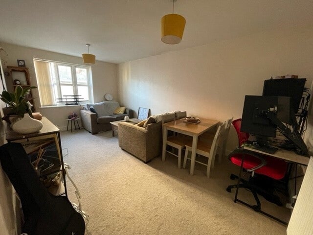 Flat Coxhill Way in Aylesbury